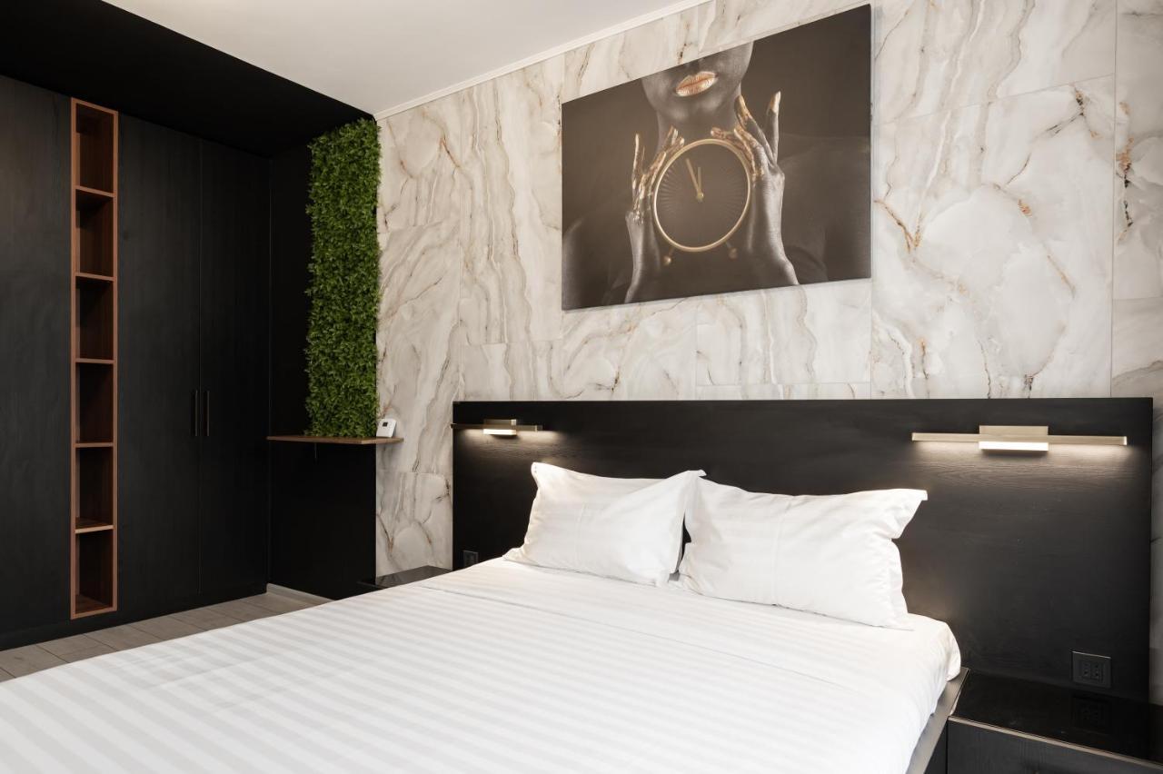 Milano Studio With Terrace And Panoramic View Brasov Bagian luar foto